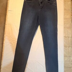 Woman’s skinny jeans